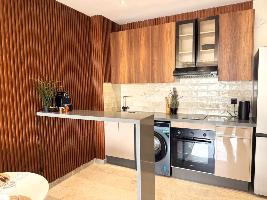 Magnifique studio NEUF vue dégagée BALCON