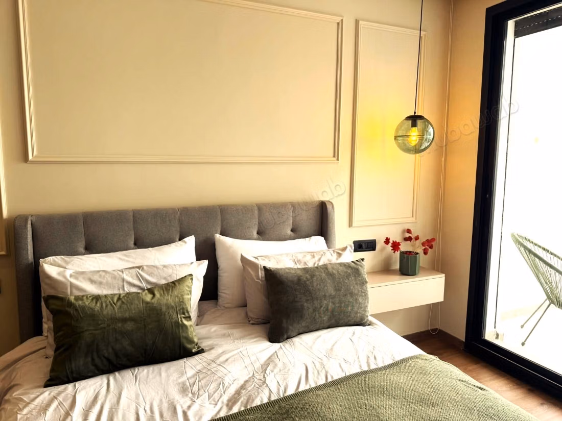 Magnifique studio NEUF vue dégagée BALCON