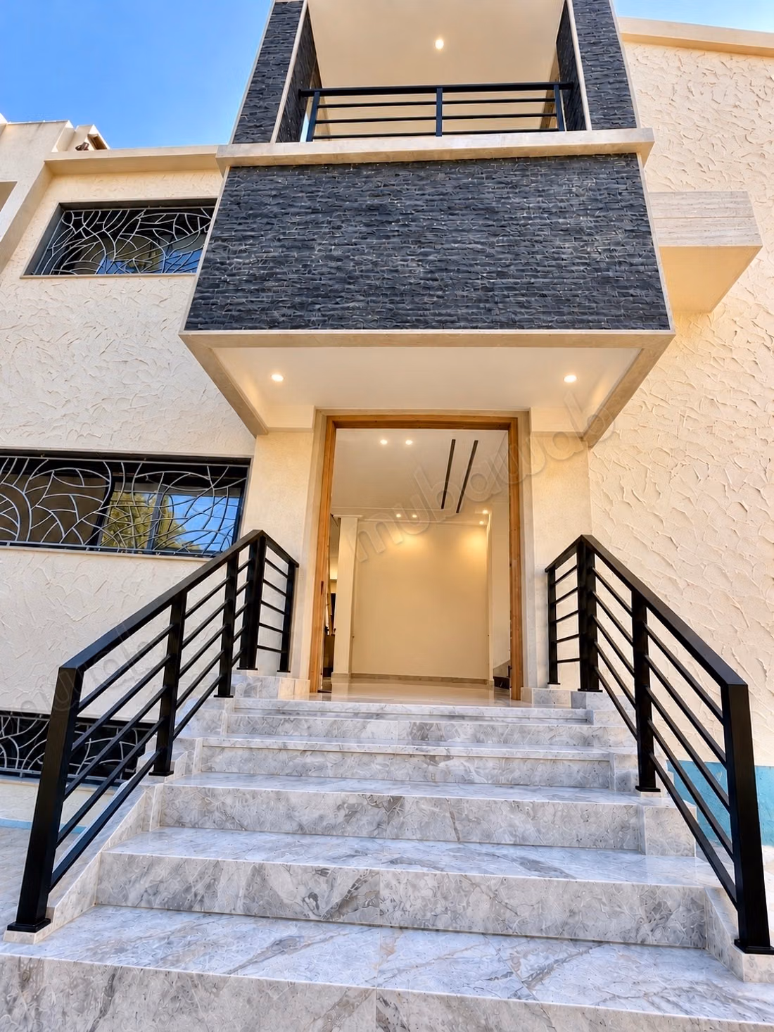 Villa entièrement rénovée de 400 m² à louer – Hay Nahda, Rabat