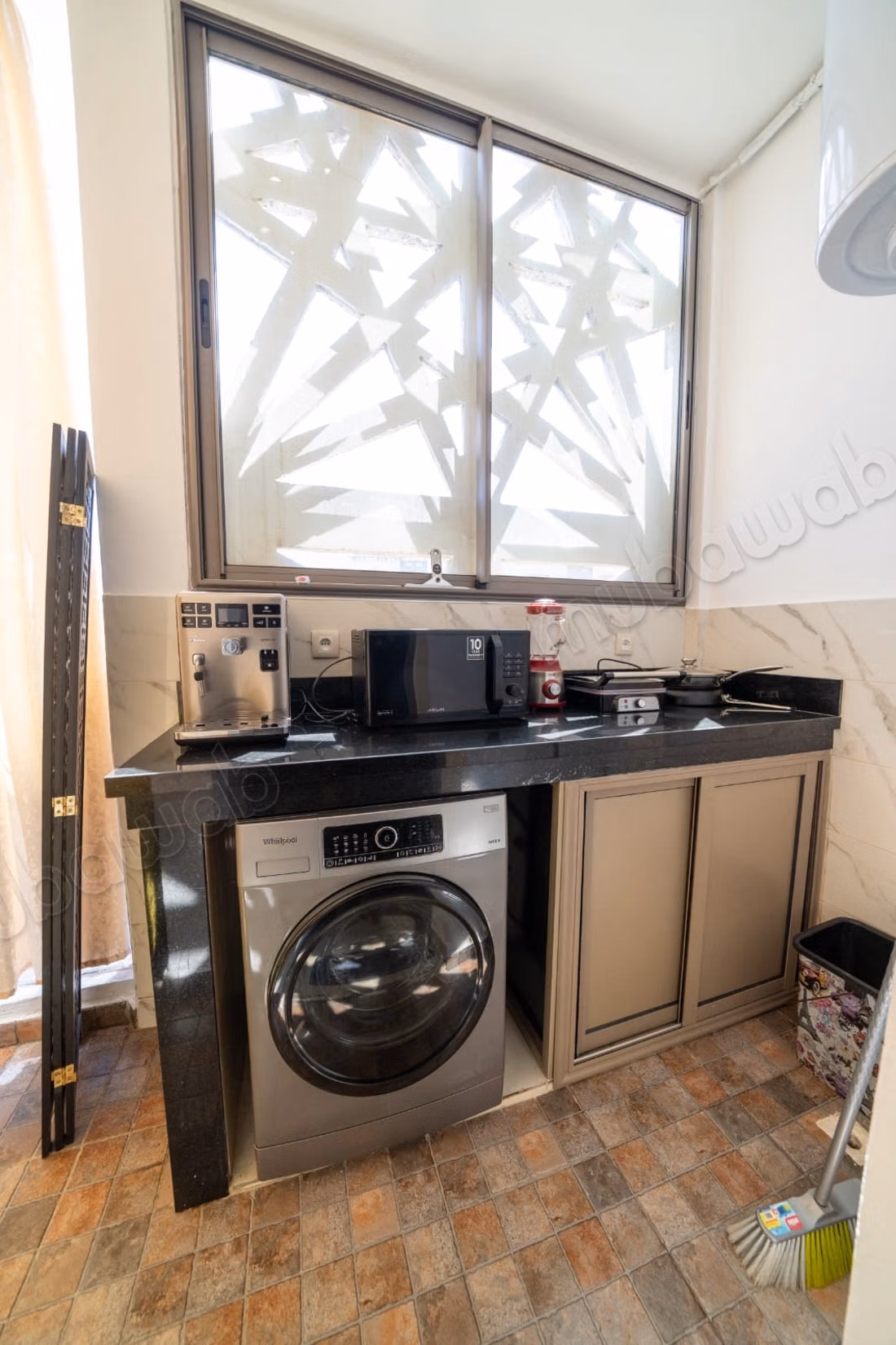 Stunning apartment for rent in El Mansouria. 10 rooms. Well furnished