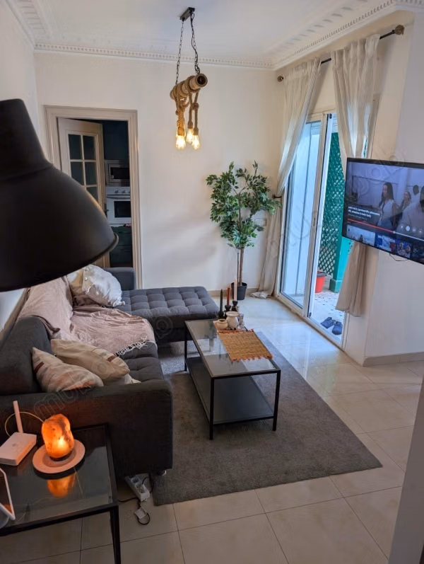Studio propre à louer plein Gauthier 
avec patio
