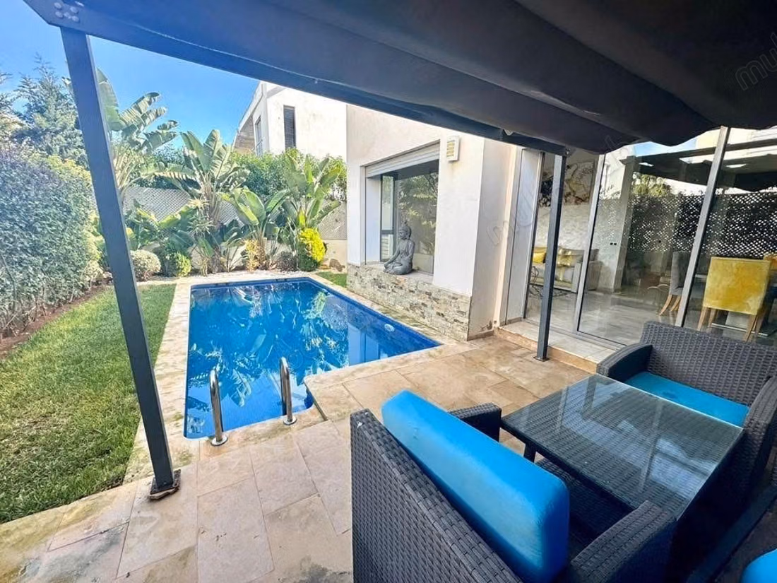 Stupenda villa con piscina nella residenza Anfa 3