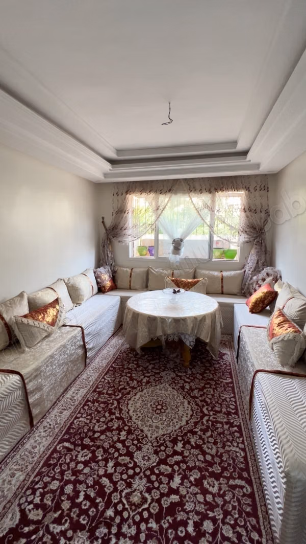 Appartement te koop in Oulfa. Oppervlakte 56 m². Traditionele Marokkaanse lounge, beveiligde residentie