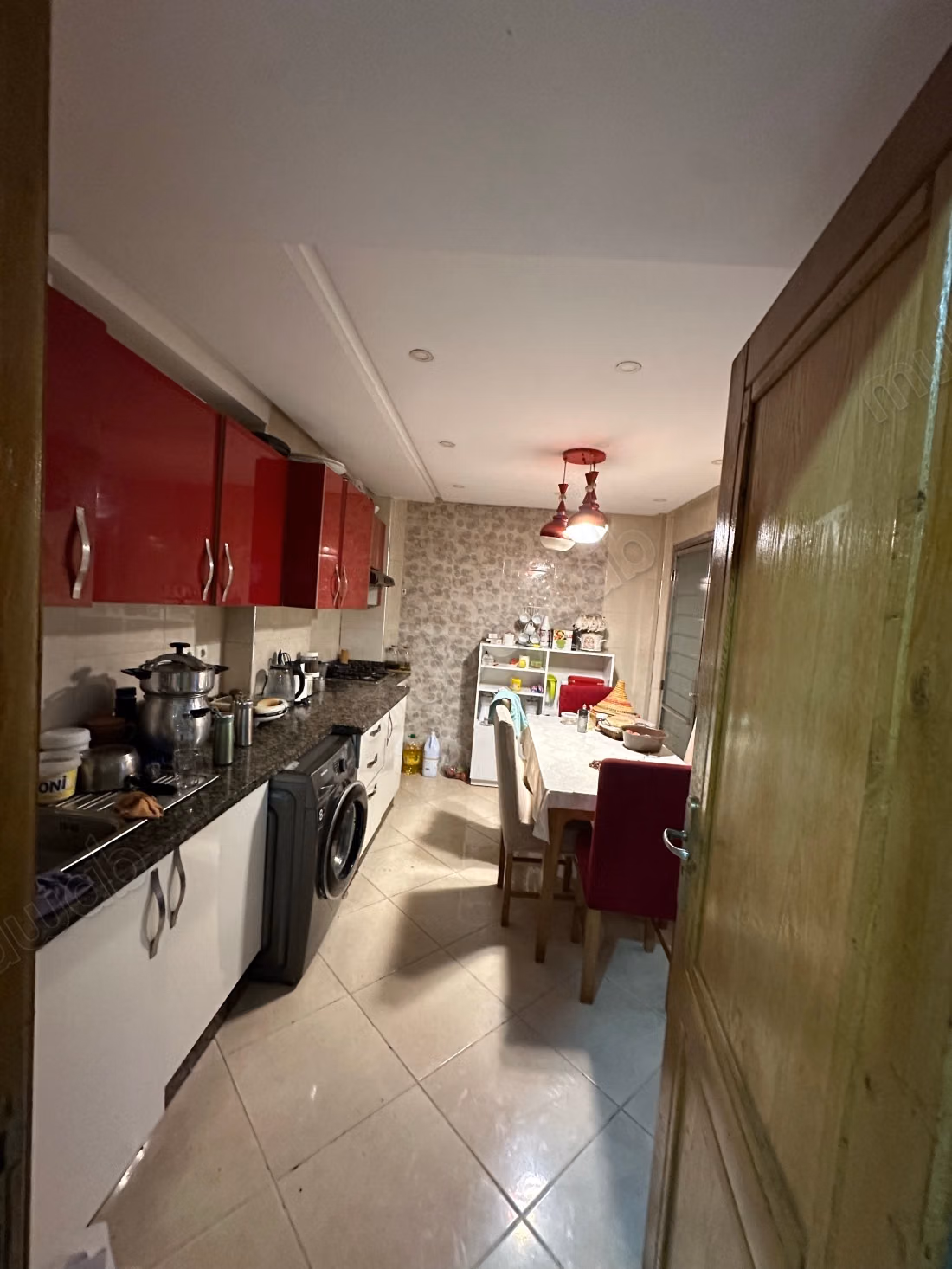 Stunning apartment for sale in the center. 8 comfortable rooms. Moroccan lounge, security