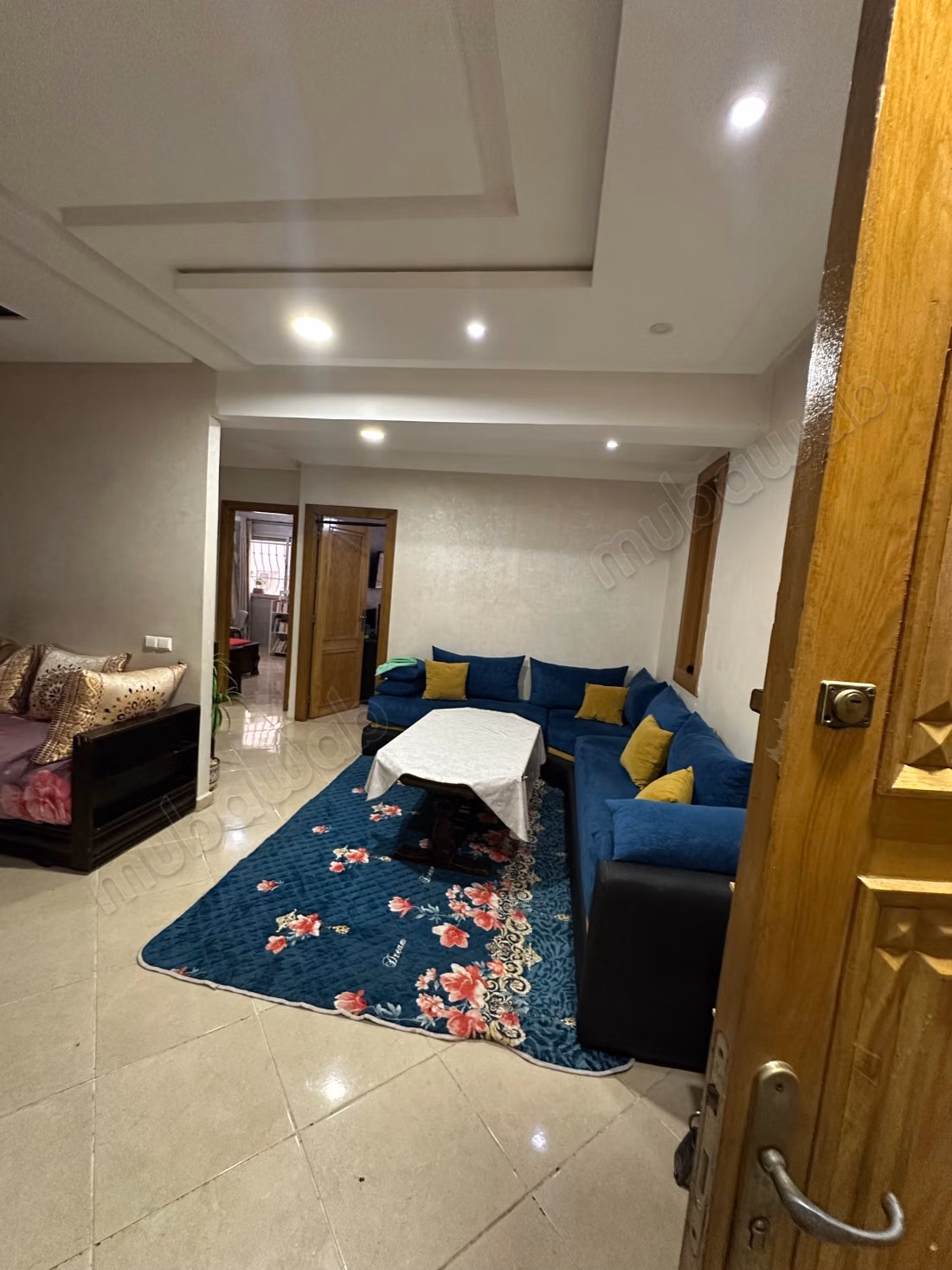 Stunning apartment for sale in the center. 8 comfortable rooms. Moroccan lounge, security