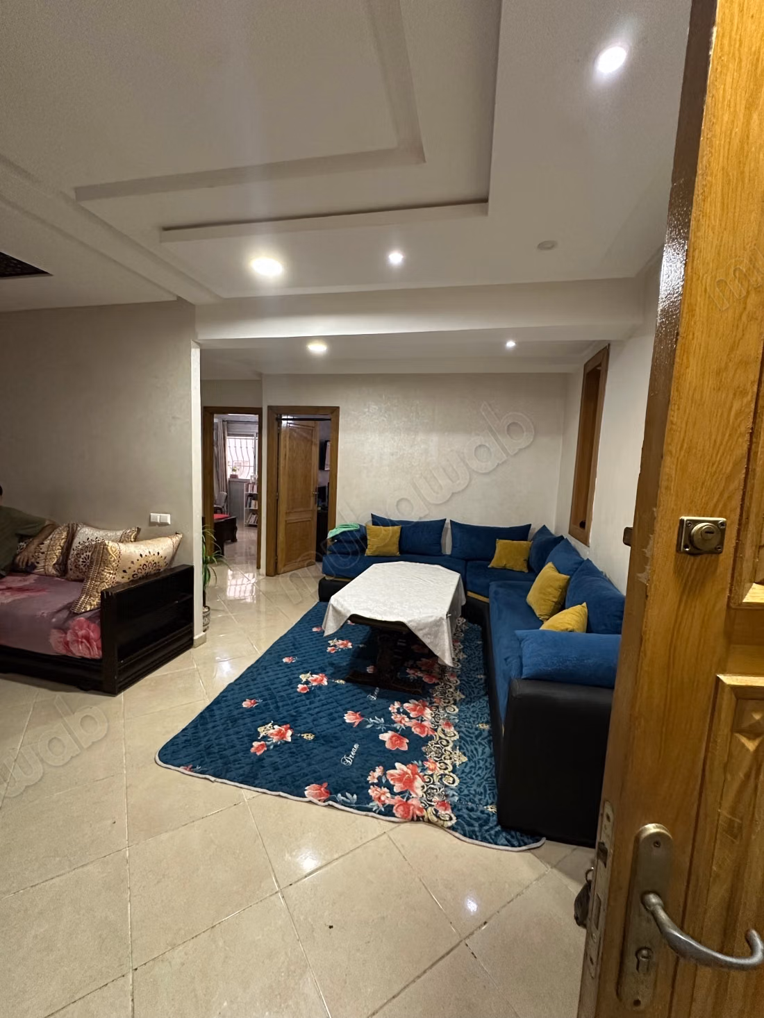 Stunning apartment for sale in the center. 8 comfortable rooms. Moroccan lounge, security