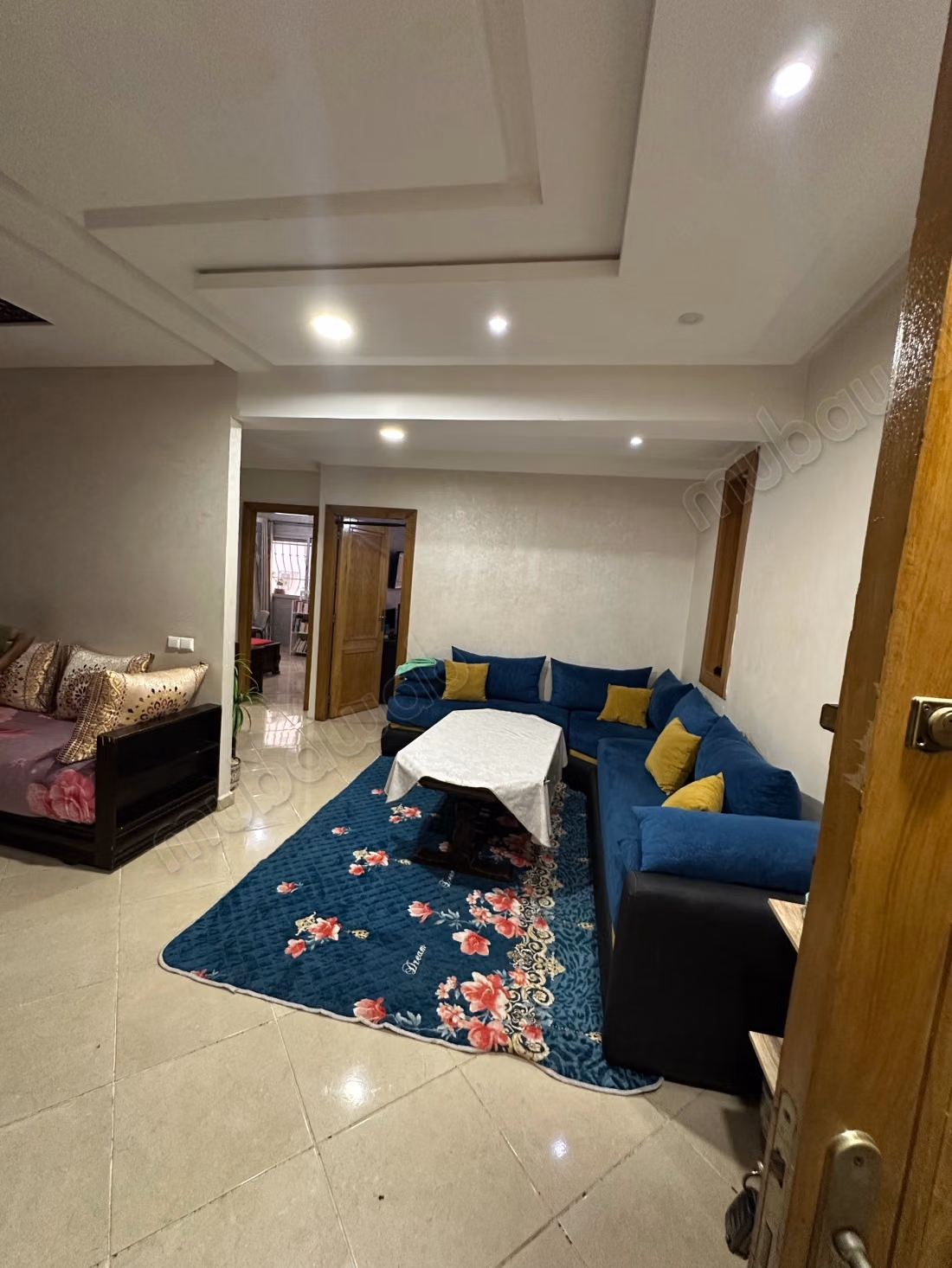 Stunning apartment for sale in the center. 8 comfortable rooms. Moroccan lounge, security