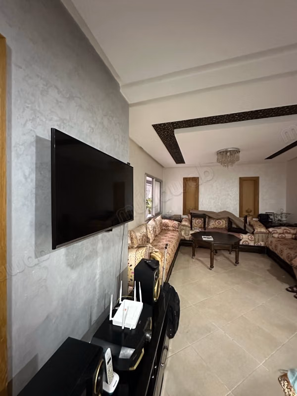 Stunning apartment for sale in the center. 8 comfortable rooms. Moroccan lounge, security