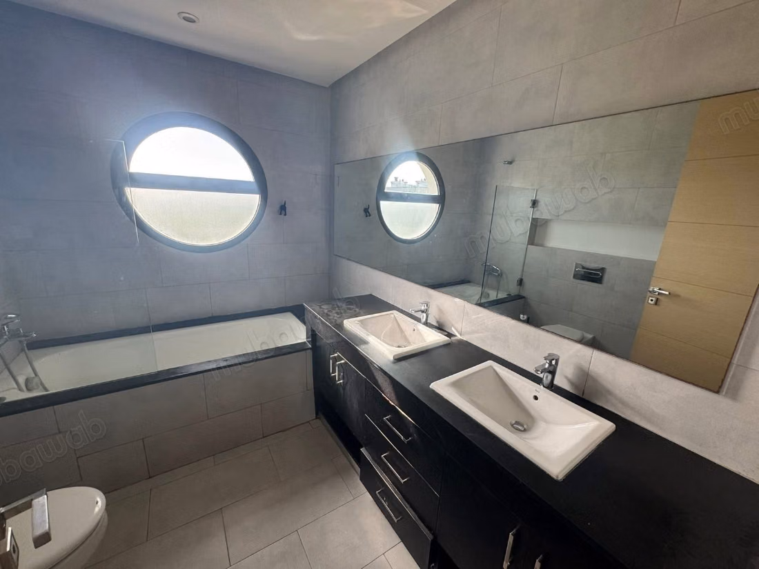 Villa moderna con piscina