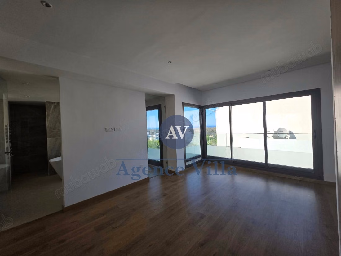 In affitto duplex S4 con piscina e vista mare