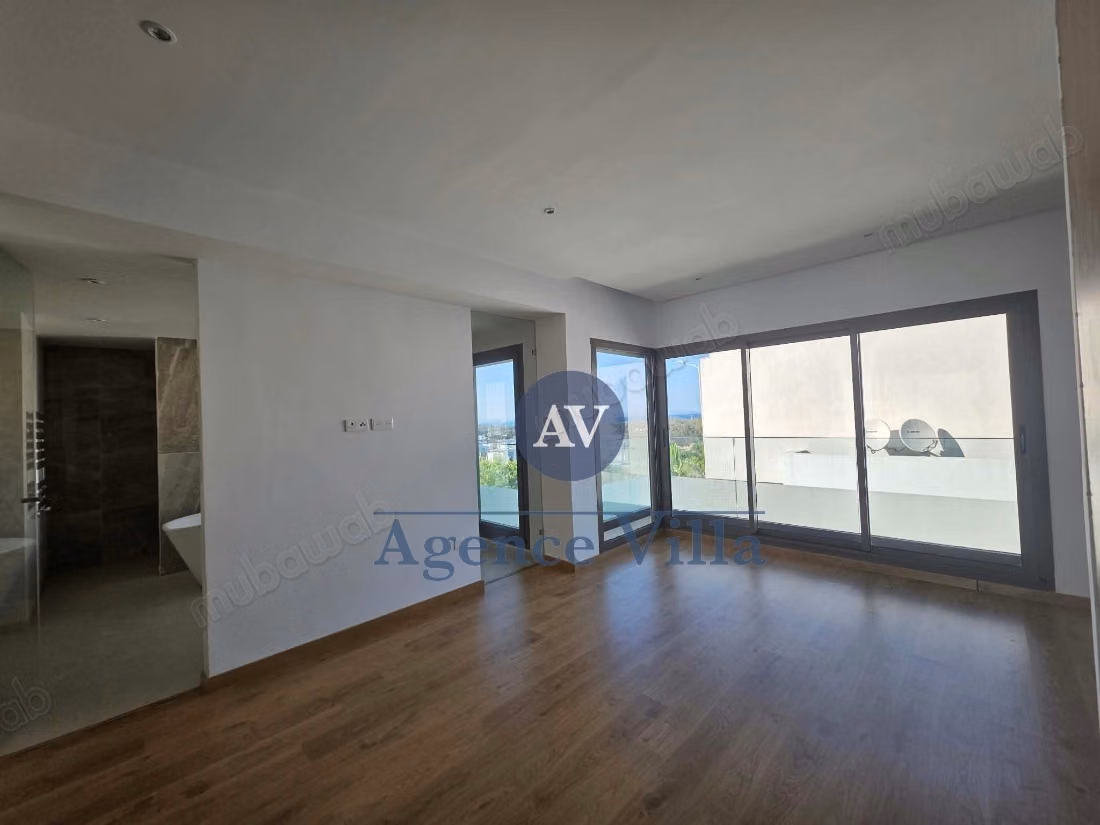 In affitto duplex S4 con piscina e vista mare