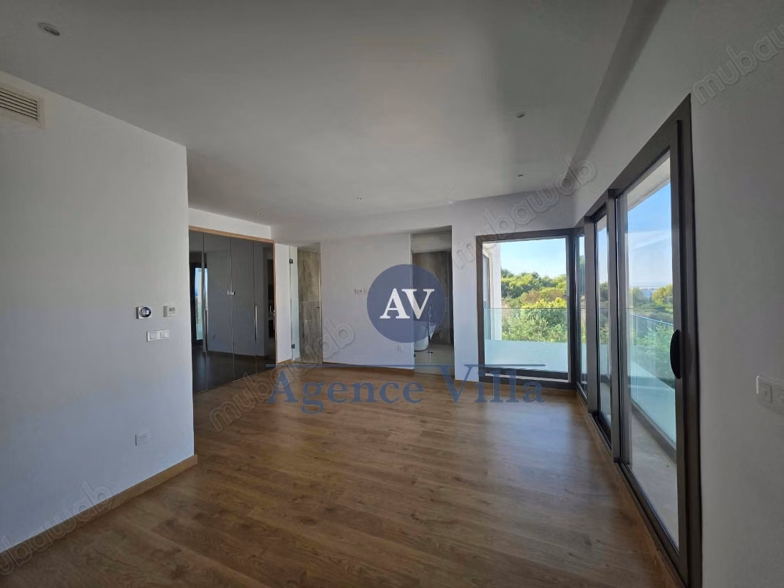 In affitto duplex S4 con piscina e vista mare