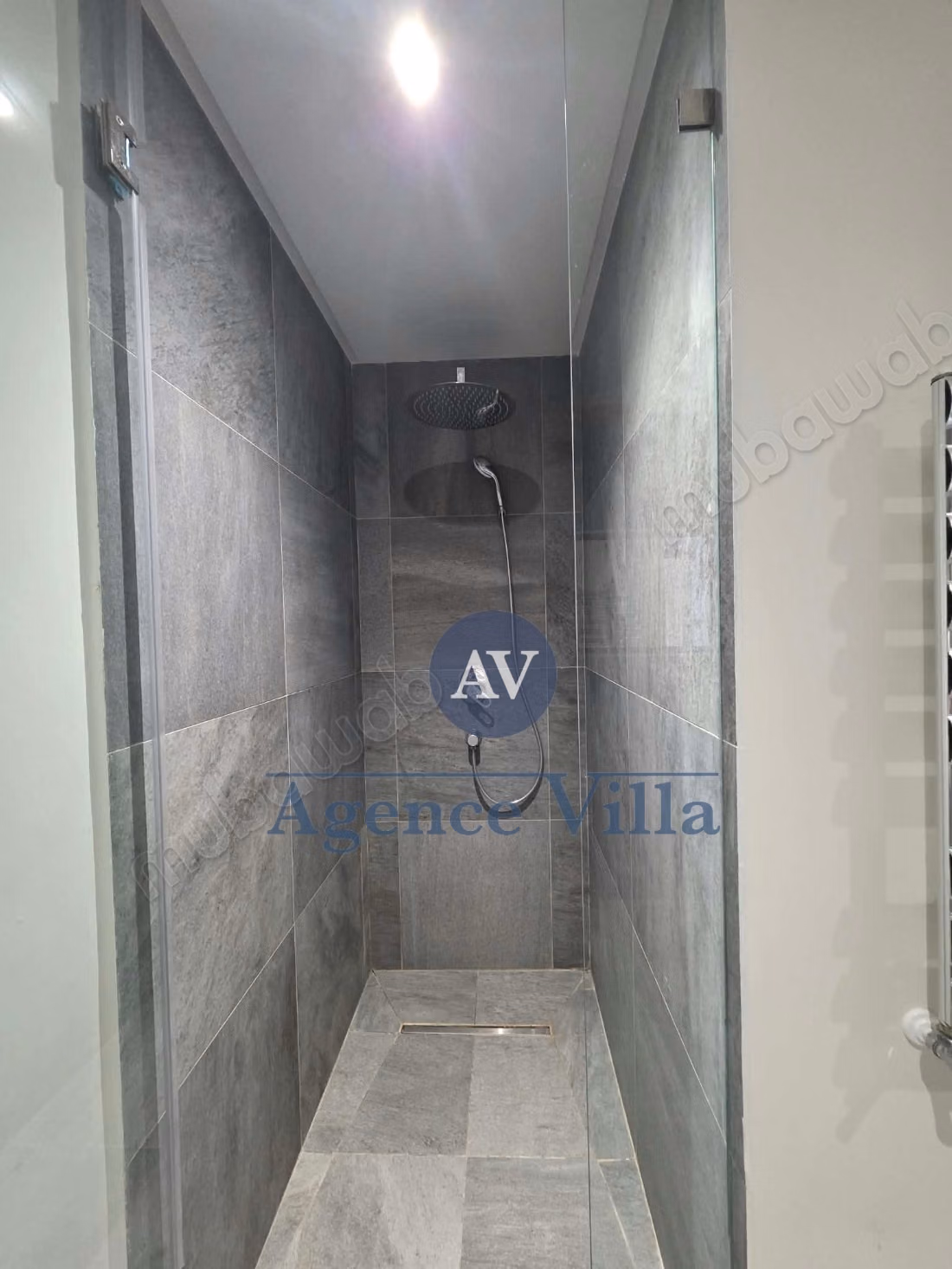 In affitto duplex S4 con piscina e vista mare