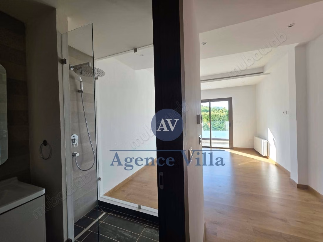 In affitto duplex S4 con piscina e vista mare