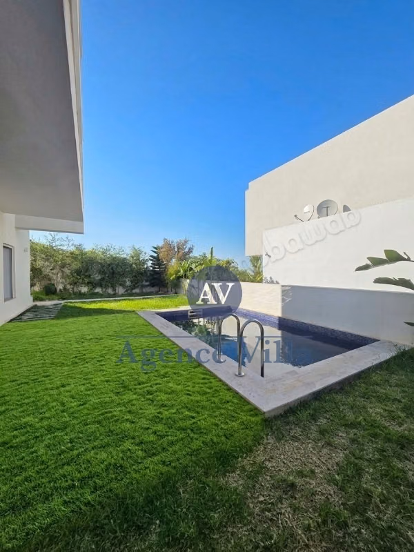In affitto duplex S4 con piscina e vista mare
