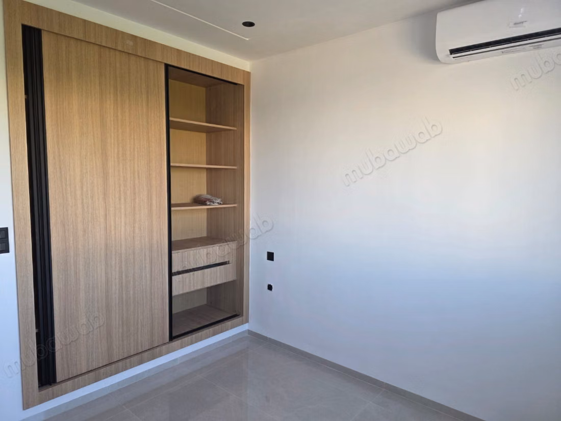 A vendre appartement haut standing s2 a soukra