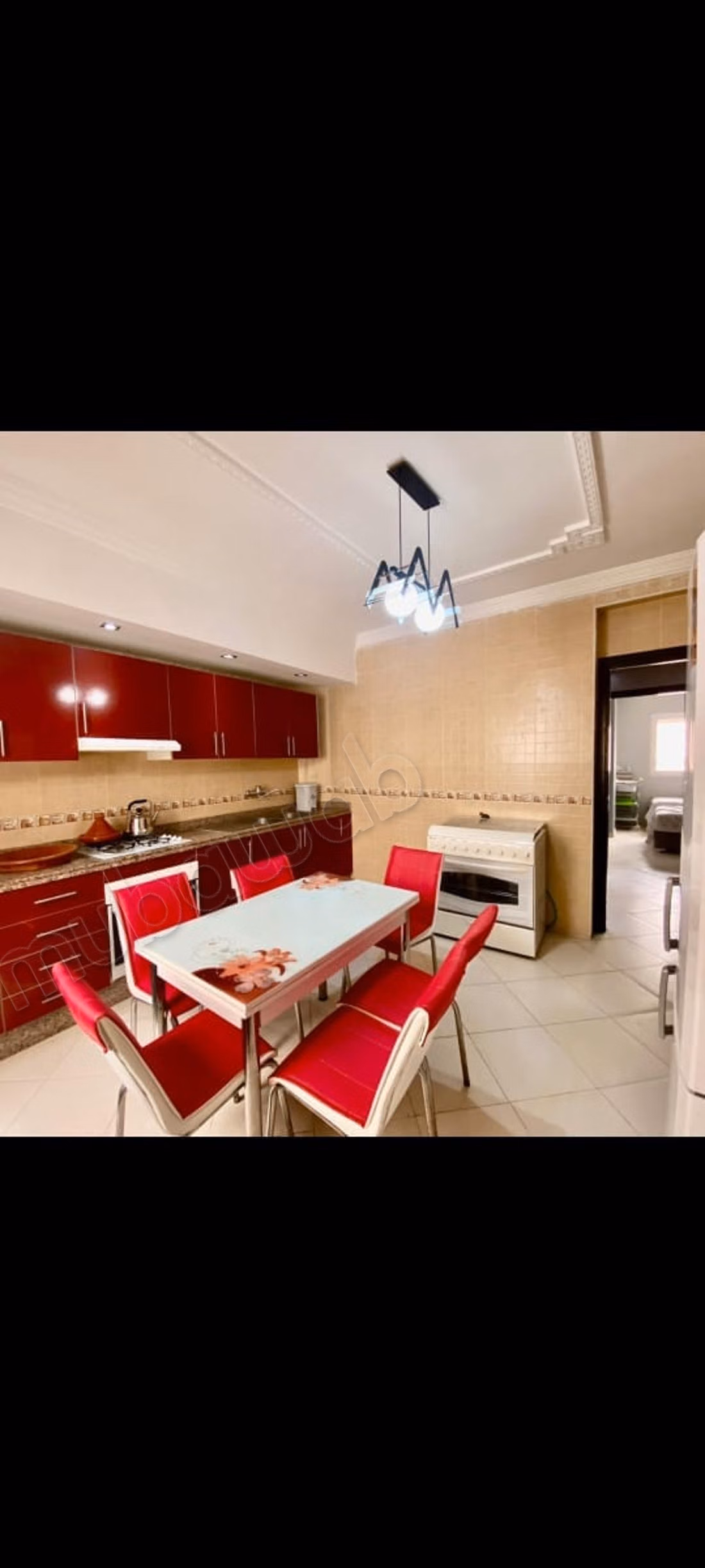 Sale of a beautiful apartment in Maamora. 10 comfortable rooms. Typical Moroccan lounge, secure residence