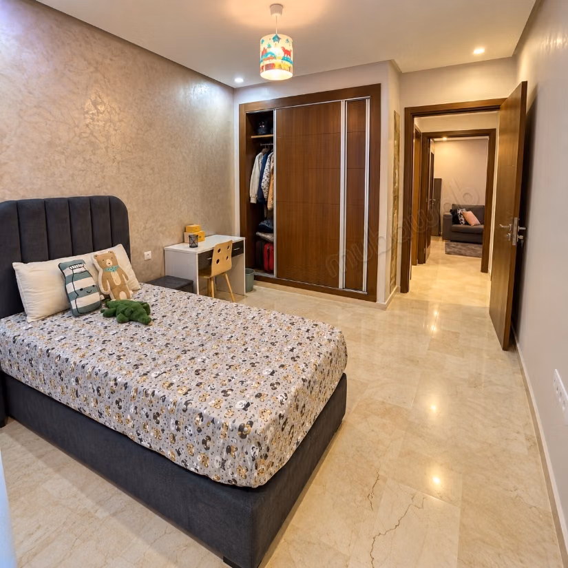 Appartement meublé à louer avec 3 chambres et 2 salles de bains dans le quartier de Wilaya à Tétouan