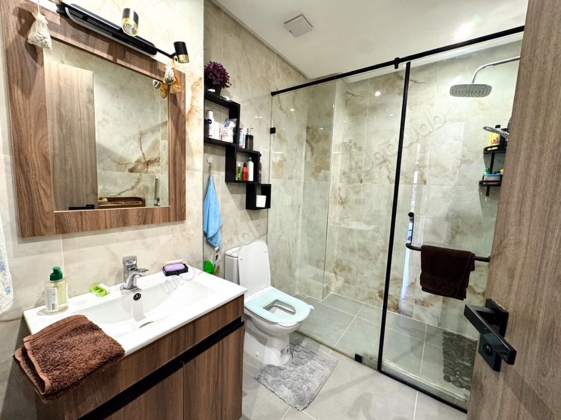 Superbe appartement à vendre à Bouaakkaz. 
3 chambres agréables. 
Meublé