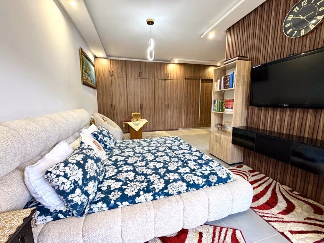 Superbe appartement à vendre à Bouaakkaz. 
3 chambres agréables. 
Meublé