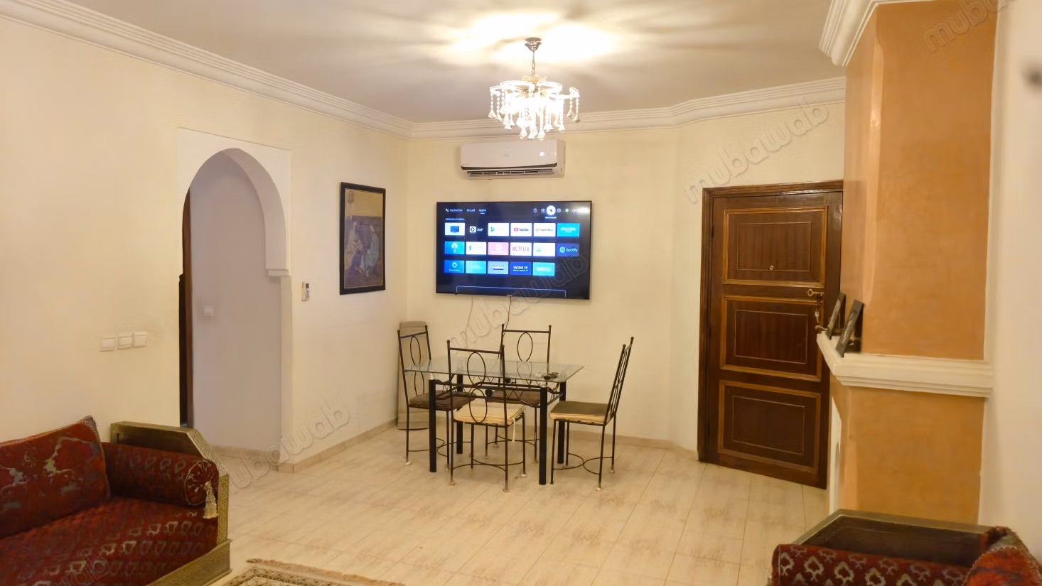 Appartementen te huur in Guéliz. 2 mooie kamers. Versterkte deur, Marokkaanse woonkamer