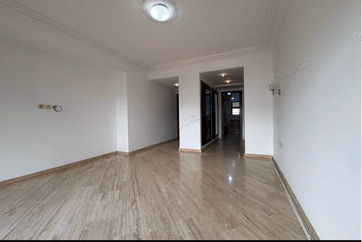 شقة جميلة فارغة من 3 غرف في بالمير