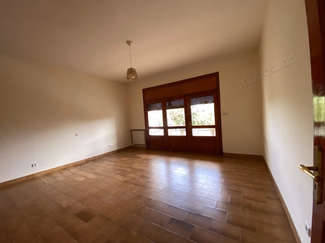 Villa buraeu à louer à souissi. Surface totale 700 m². Jardin et terrasse