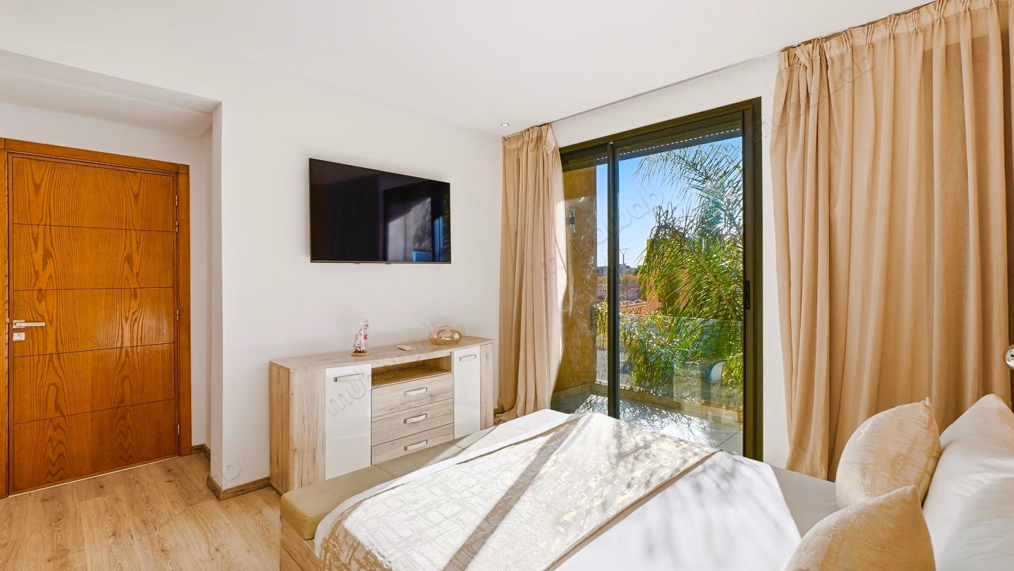 Luxury villa rental on Route Amizmiz. 4 comfortable rooms. Well furnished