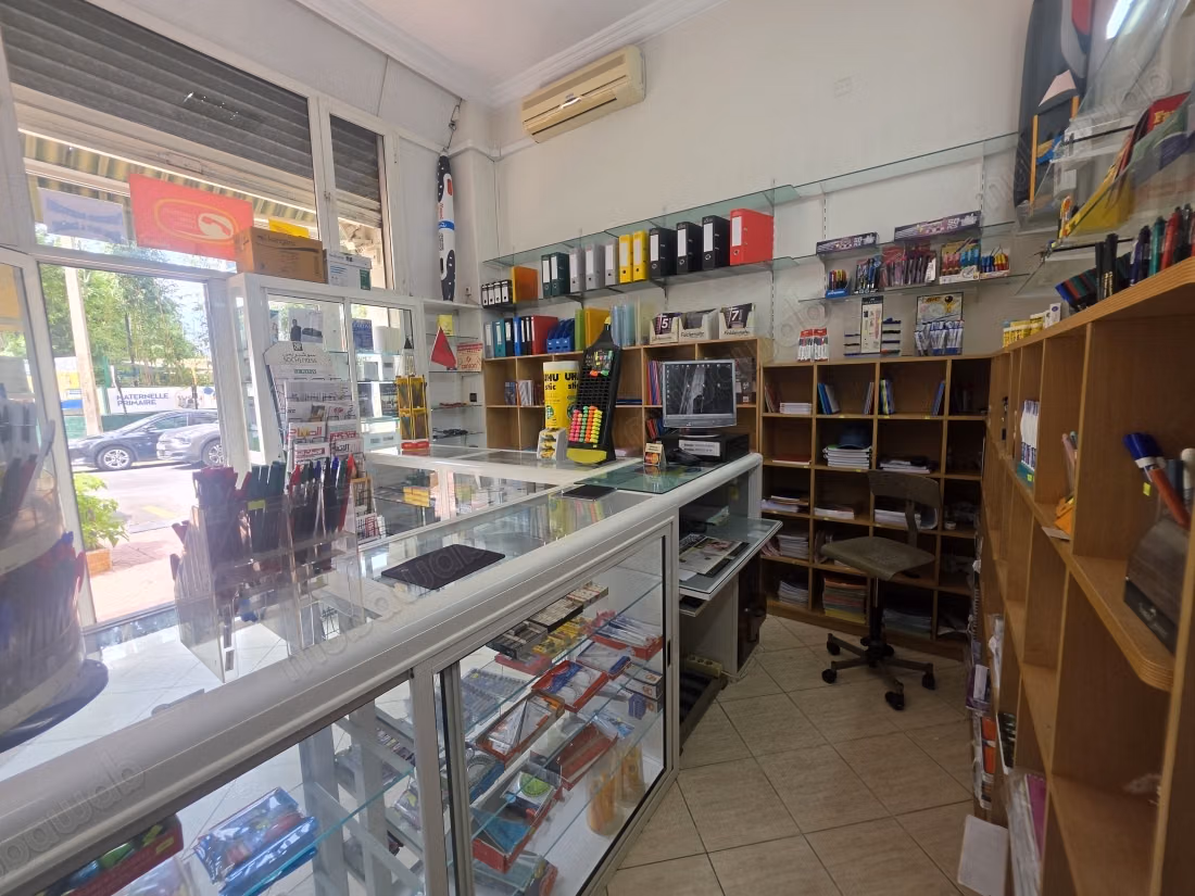 Mooie winkel te koop in Palmier. Oppervlakte 29 m². Airconditioning
