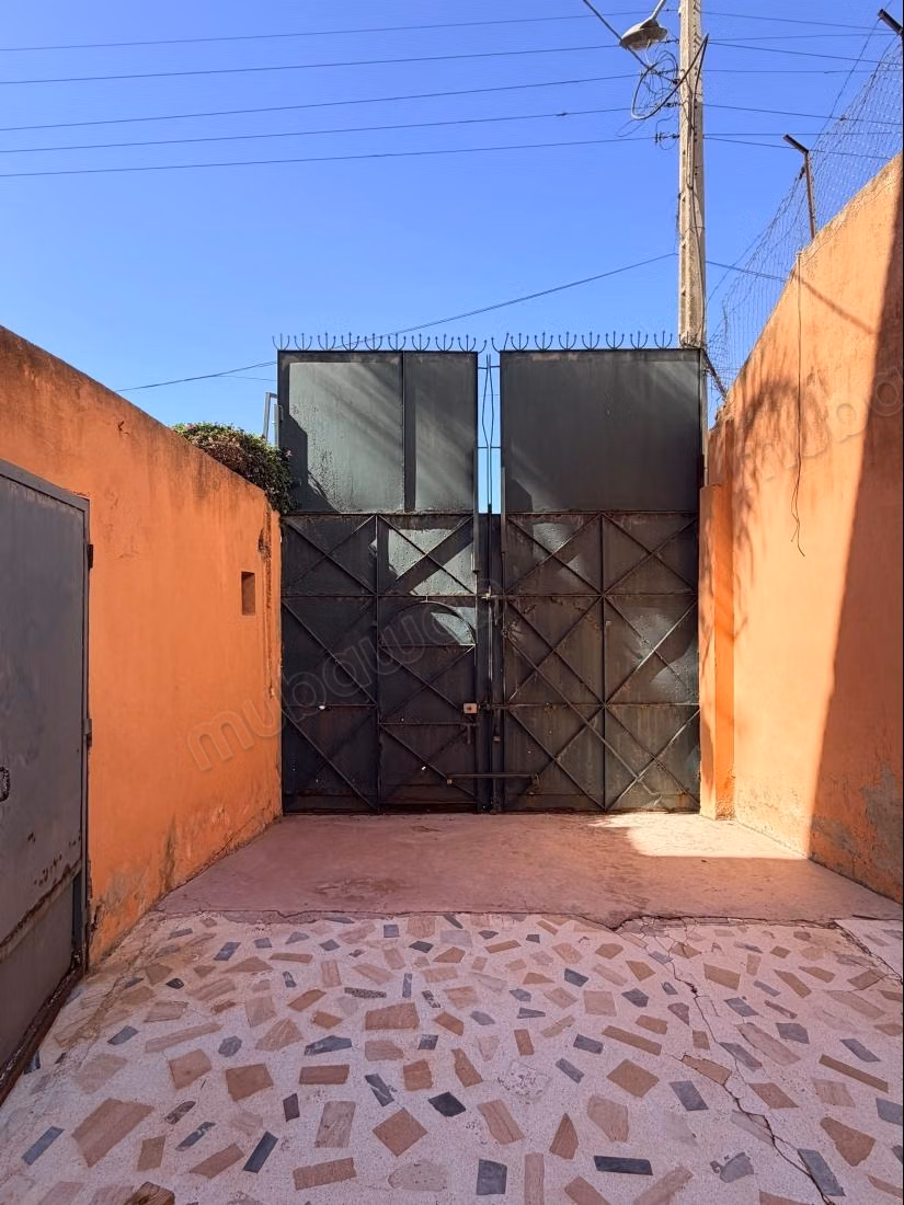 Commercial villa 504 m² between 2 schools