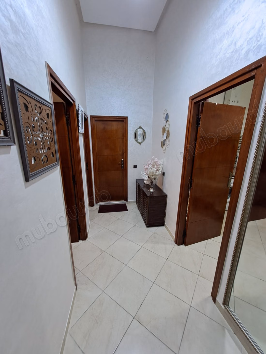 Mooie appartement te huur in Al-Wifaq. 2 kamers. Veilige woning uitgerust met een satellietontvangstsysteem.
