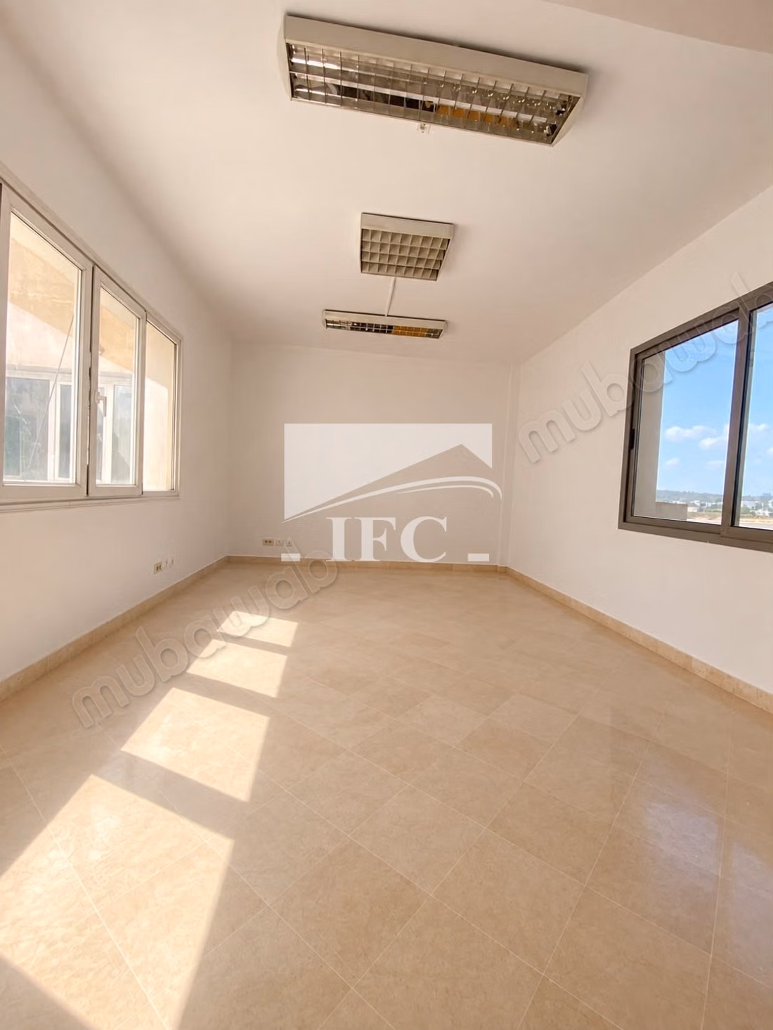 Bureau en 7 espaces 180m² Montplaisir IFCM256