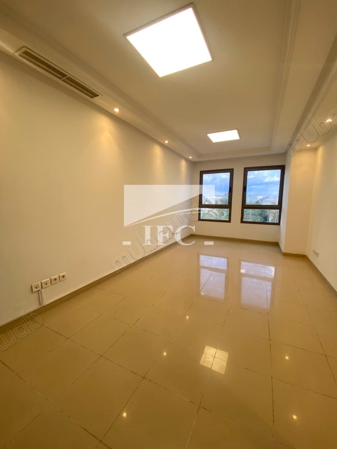Bureau en 4 espaces 118m² Montplaisir IFCM254