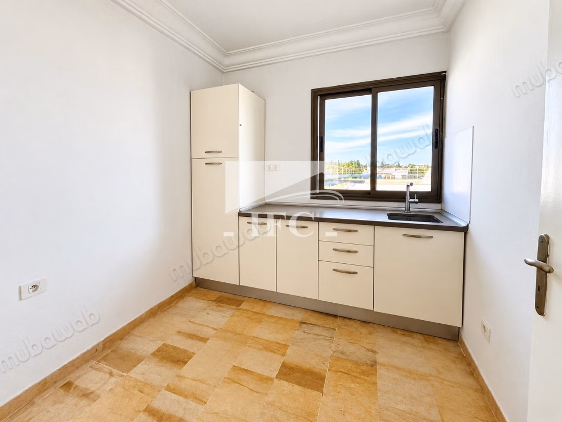 Bureaux à louer sur deux niveaux avec terrasse – 460 m² – Cité Jardin, Montplaisir – IFCM243