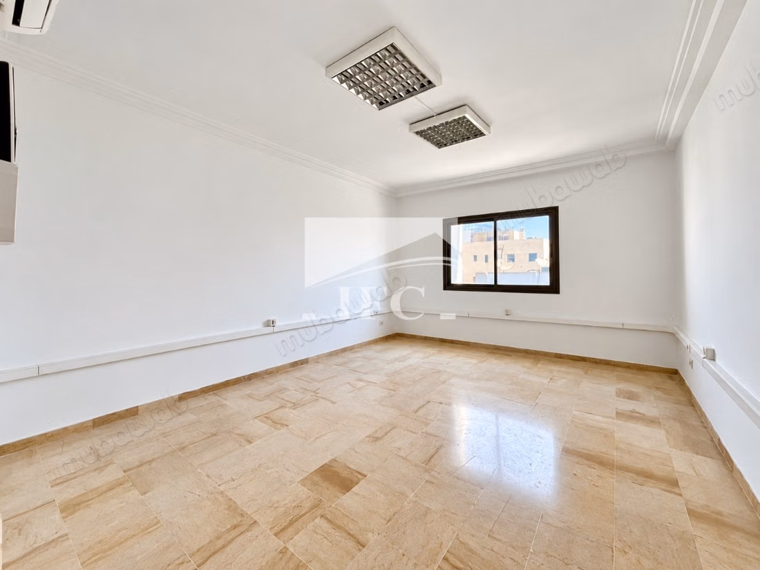 Bureaux à louer sur deux niveaux avec terrasse – 460 m² – Cité Jardin, Montplaisir – IFCM243