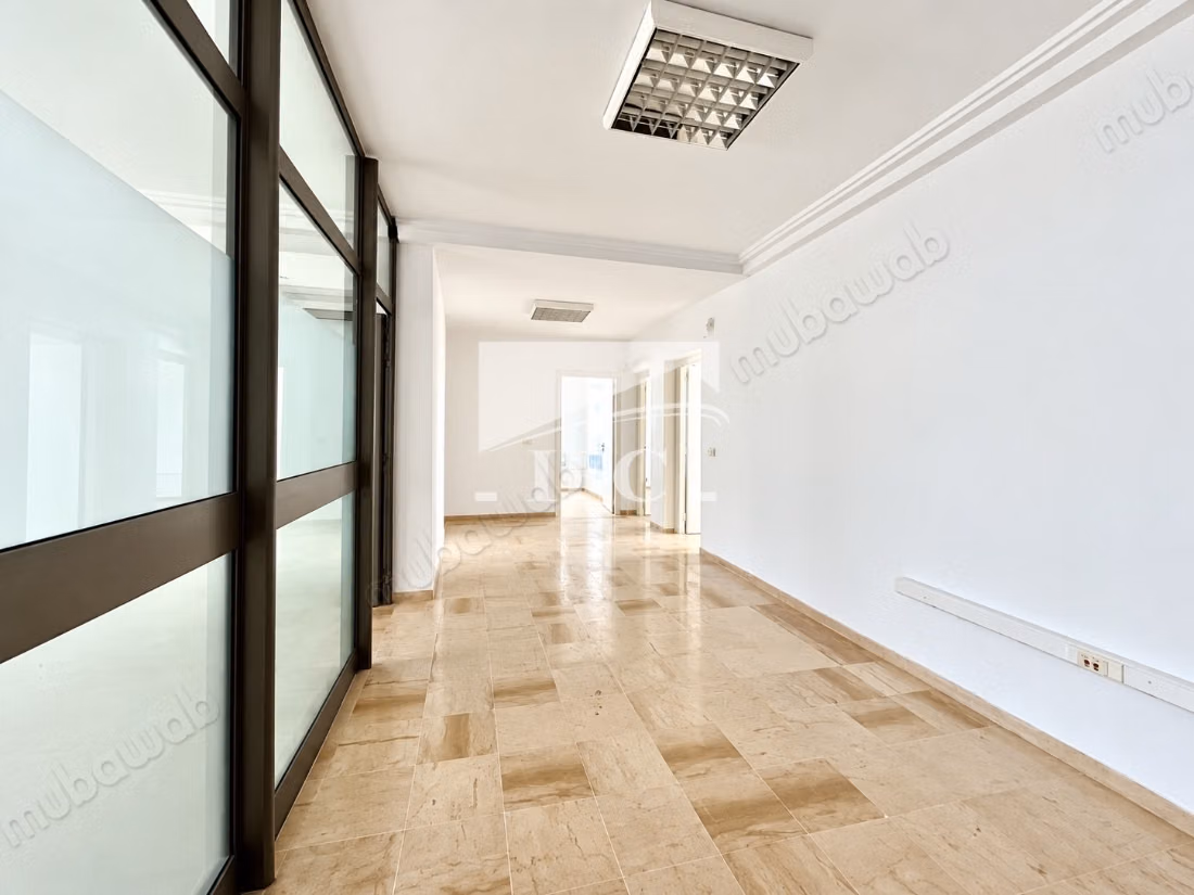 Bureaux à louer sur deux niveaux avec terrasse – 460 m² – Cité Jardin, Montplaisir – IFCM243