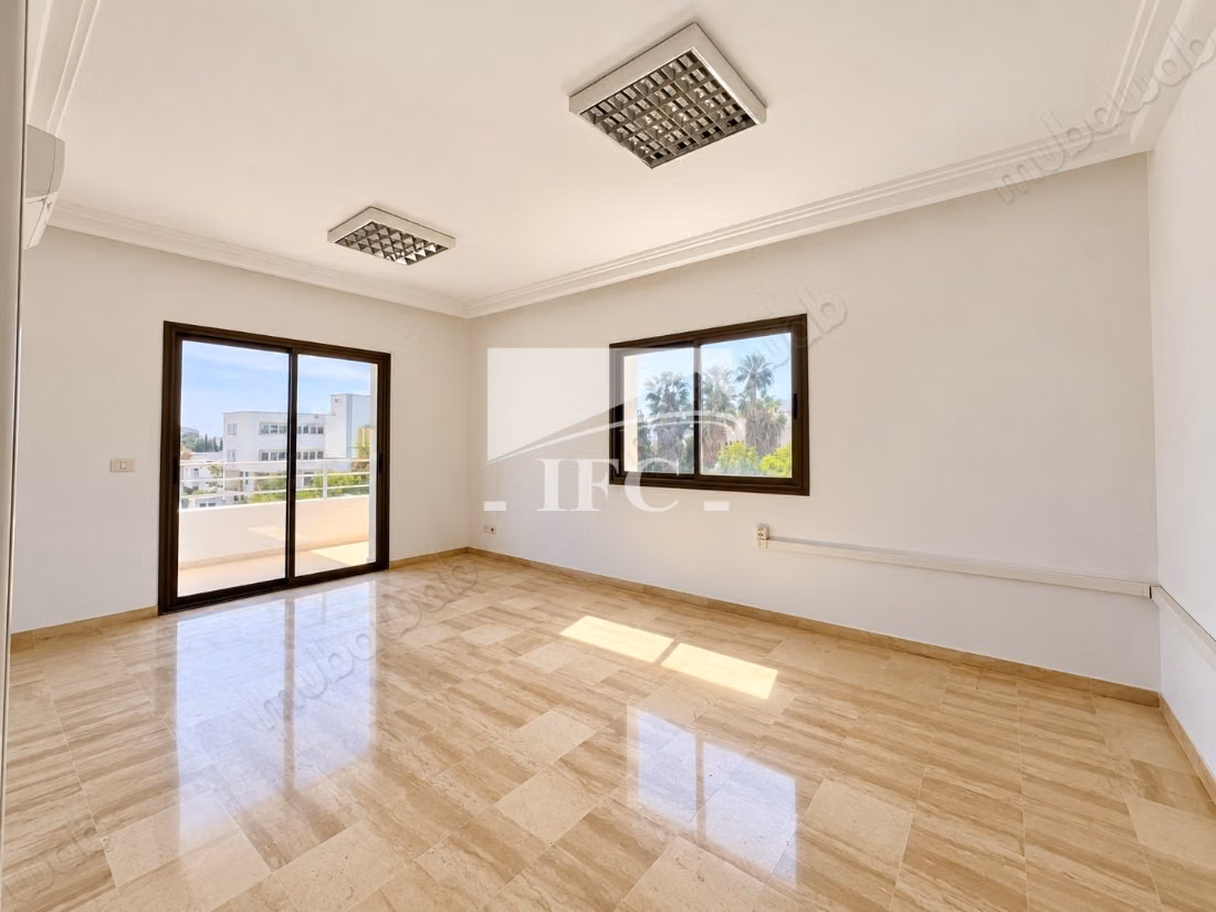 Bureaux à louer sur deux niveaux avec terrasse – 460 m² – Cité Jardin, Montplaisir – IFCM243