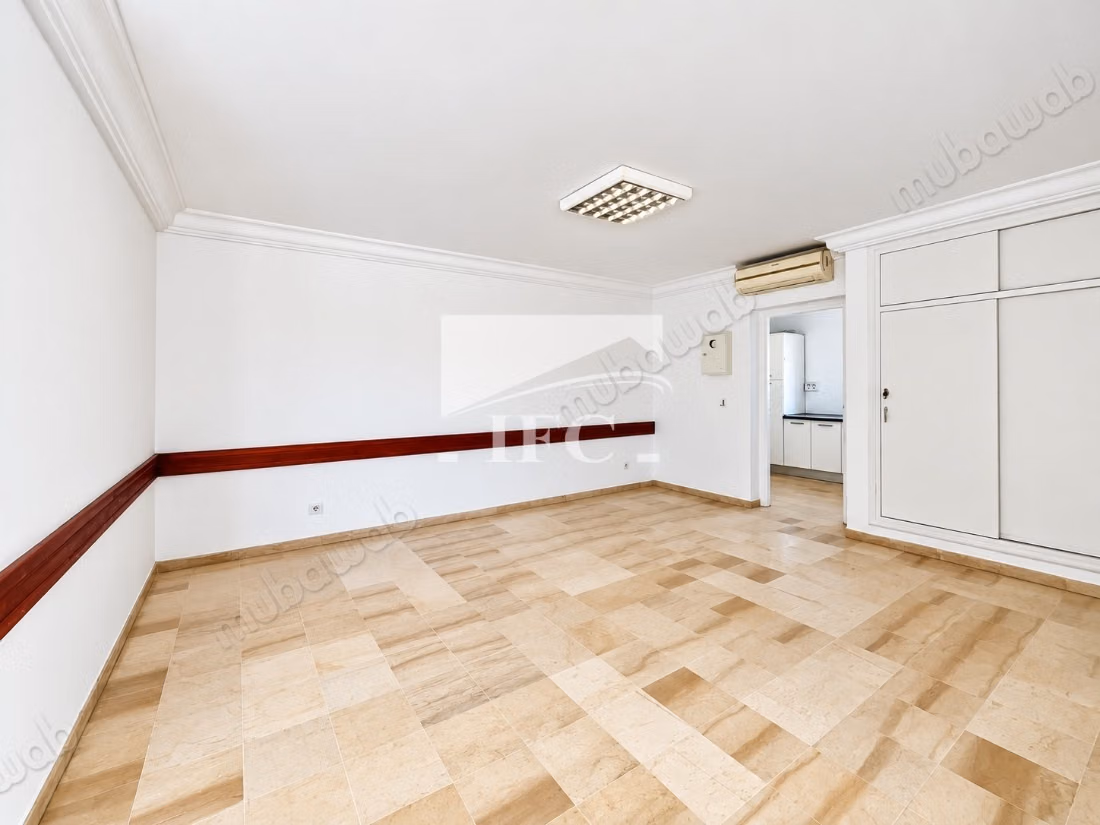 Bureaux à louer sur deux niveaux avec terrasse – 460 m² – Cité Jardin, Montplaisir – IFCM243
