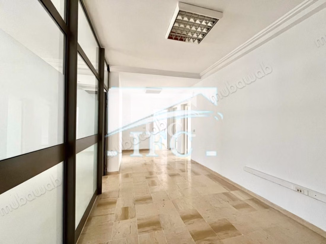 Bureaux à louer sur deux niveaux avec terrasse – 460 m² – Cité Jardin, Montplaisir – IFCM243