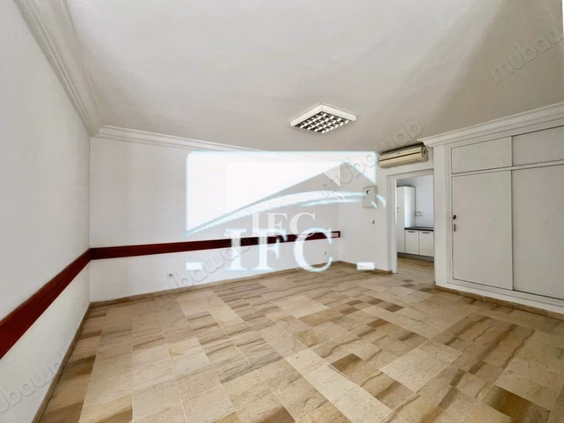 Bureaux à louer sur deux niveaux avec terrasse – 460 m² – Cité Jardin, Montplaisir – IFCM243