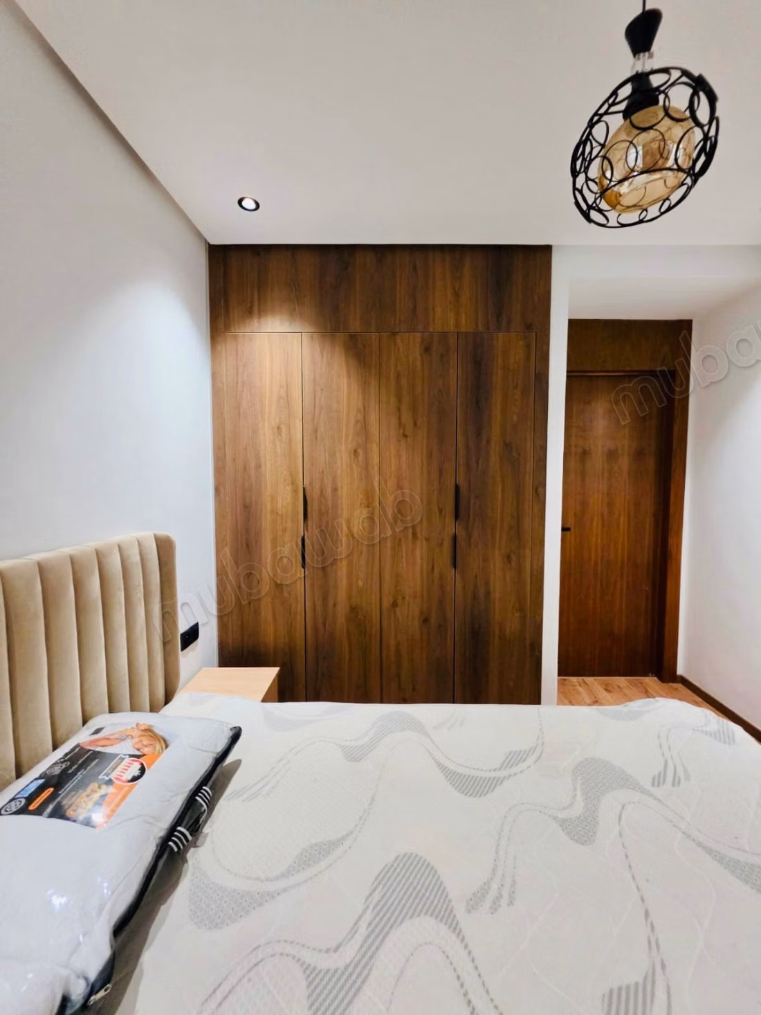 Studio meublé avec chambre séparée à louer – Franceville