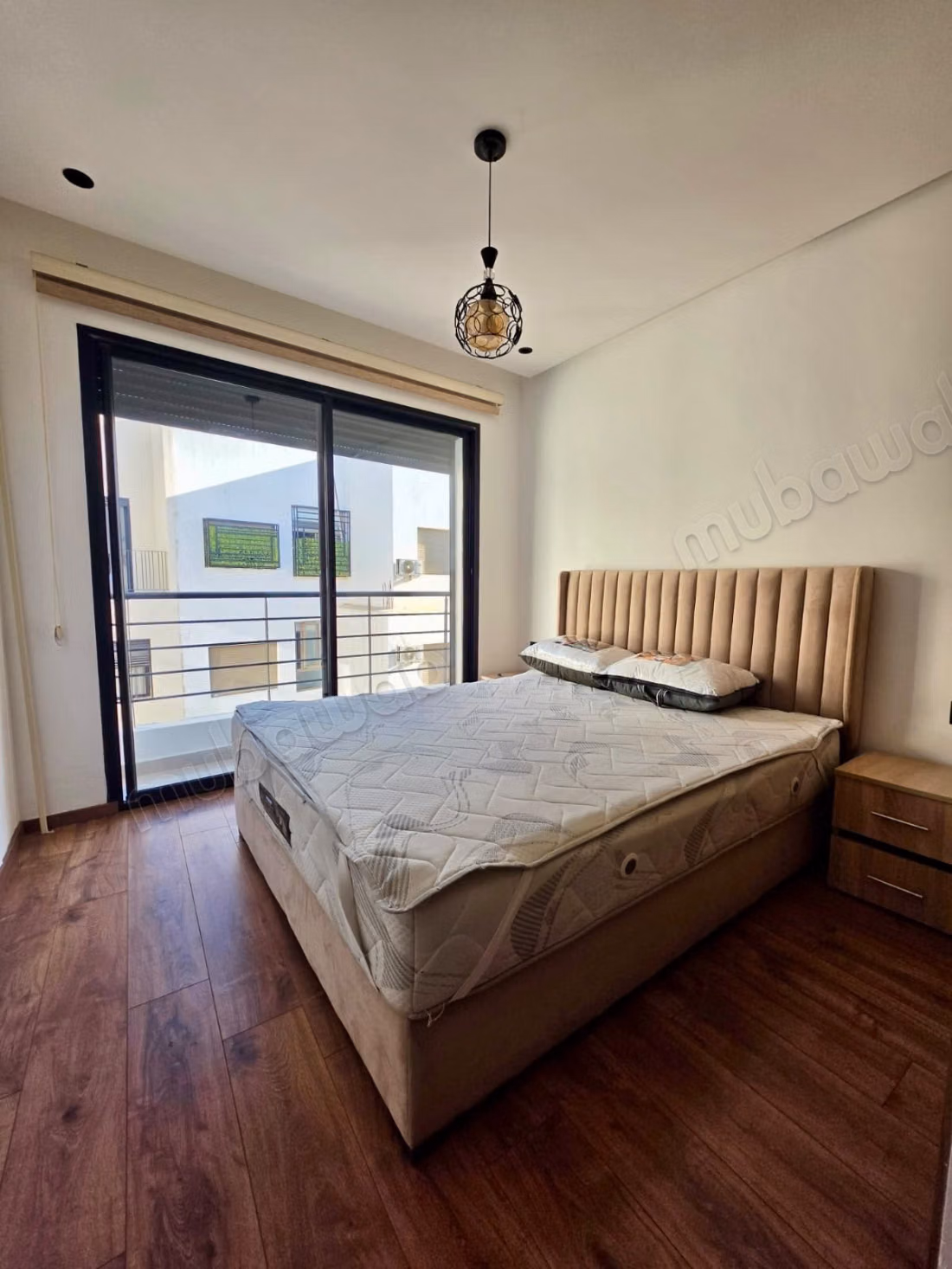 Studio meublé avec chambre séparée à louer – Franceville
