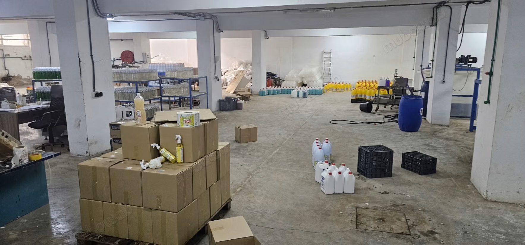 Edificio industrial de 5.000 m de superficie útil en alquiler situado en la zona industrial de Sapino