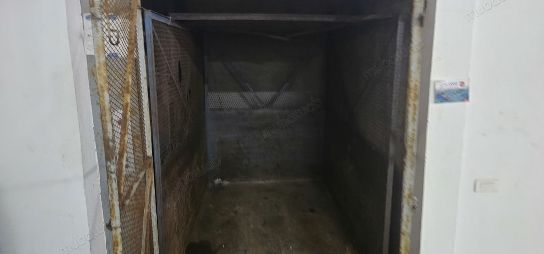 Edificio industrial de 5.000 m de superficie útil en alquiler situado en la zona industrial de Sapino