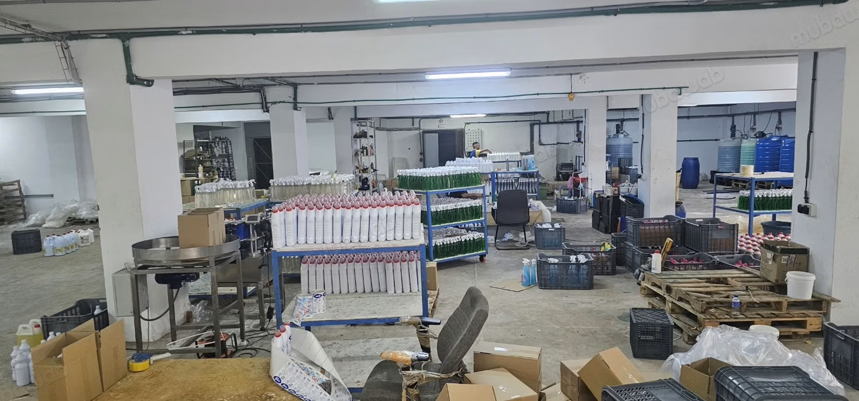 Edificio industrial de 5.000 m de superficie útil en alquiler situado en la zona industrial de Sapino