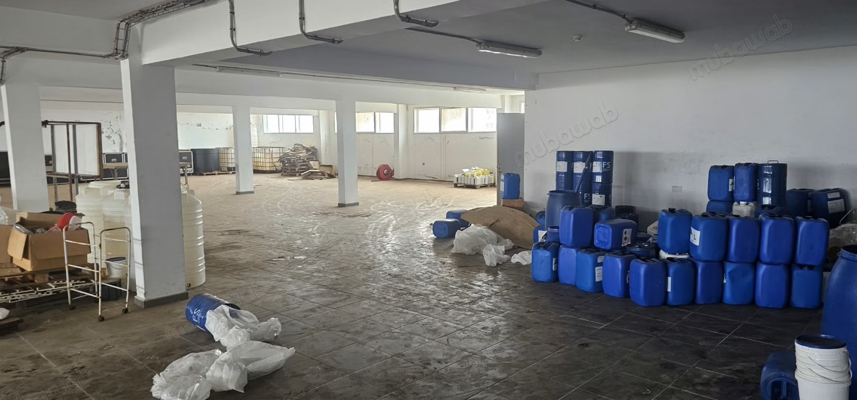 Edificio industrial de 5.000 m de superficie útil en alquiler situado en la zona industrial de Sapino