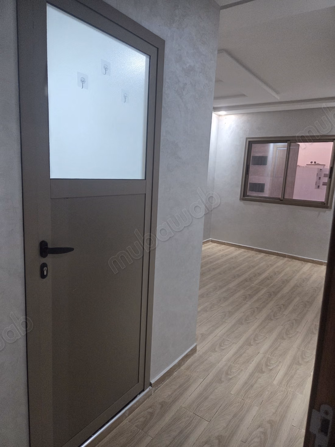 Appartement en location à Sala el Jadida. Superficie 96 m². Salon traditionnel marocain, résidence sécurisée
