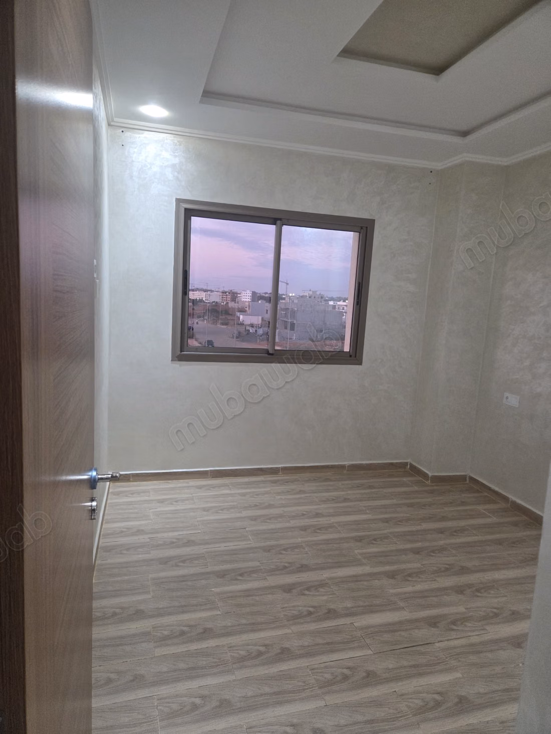 Appartement en location à Sala el Jadida. Superficie 96 m². Salon traditionnel marocain, résidence sécurisée