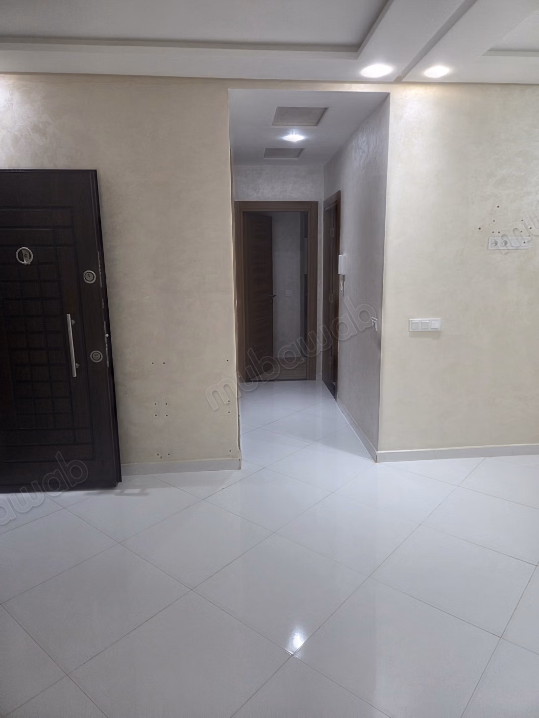 Appartement en location à Sala el Jadida. Superficie 96 m². Salon traditionnel marocain, résidence sécurisée