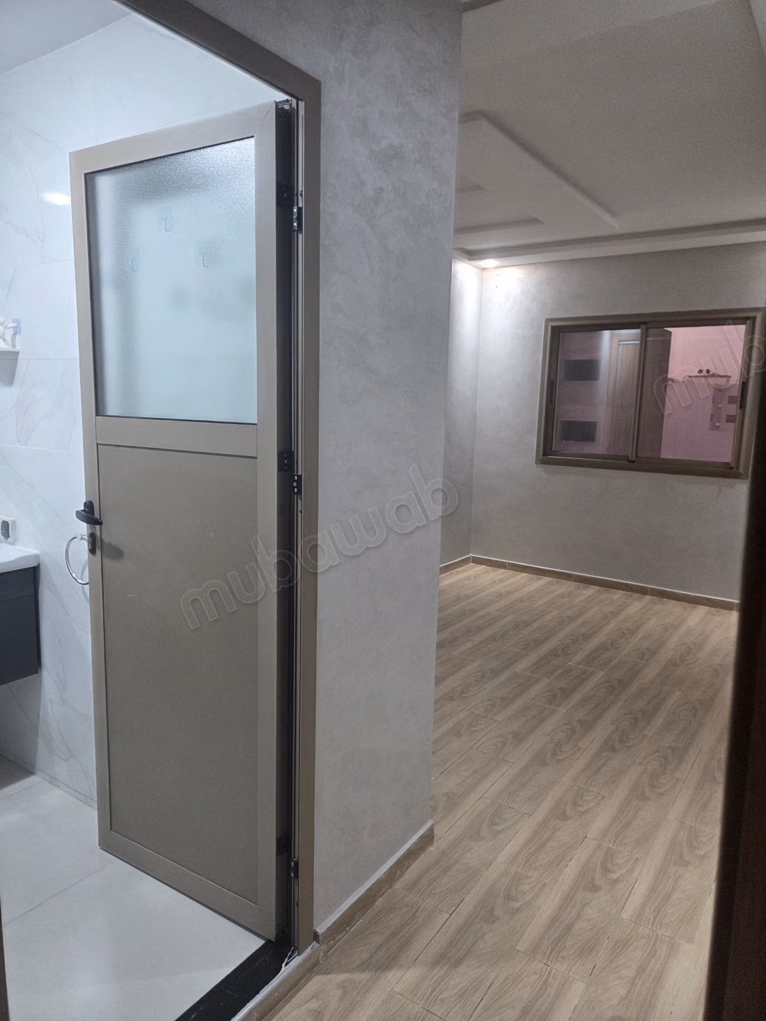 Appartement en location à Sala el Jadida. Superficie 96 m². Salon traditionnel marocain, résidence sécurisée